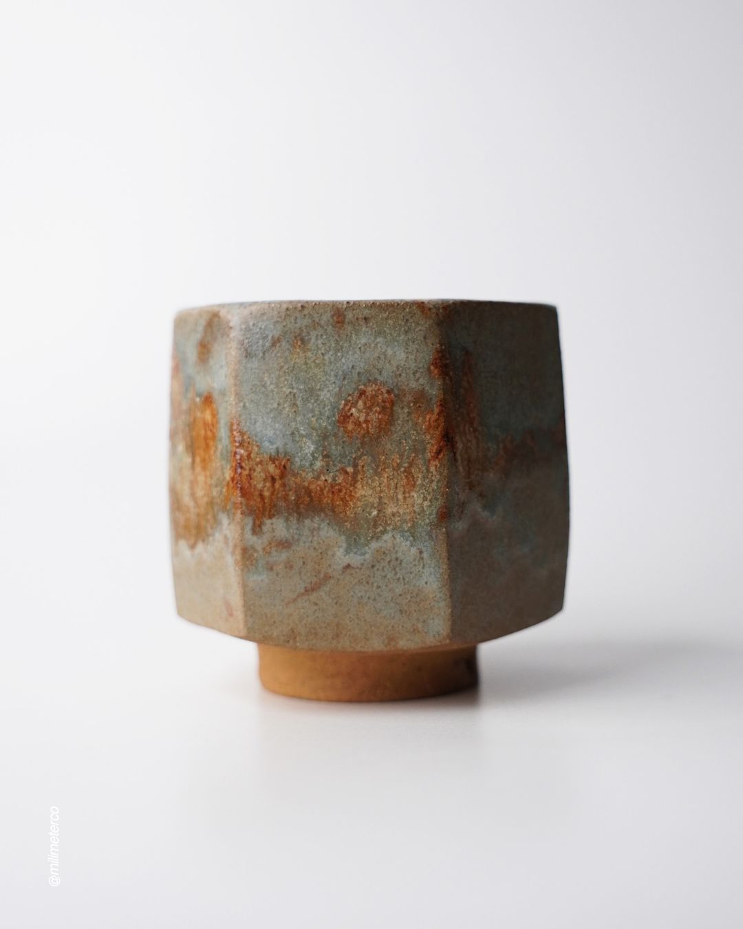 KURINUKI TEACUP // Rustic blue stoneware